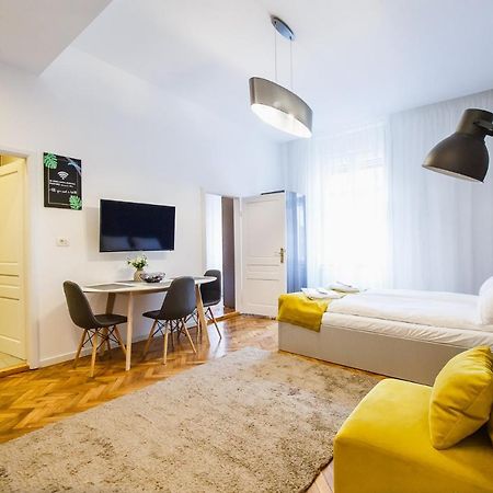 Eat It Cozy Downtown Apartments ออราแด ภายนอก รูปภาพ